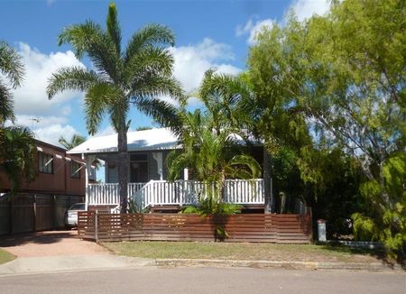 GORGEOUS PROPERTY IN WEST END + SWIMMING POOL - Photo 5