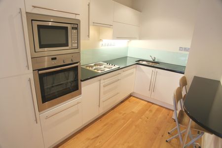 2 Bed Flat, City View Apartments, EC1N - Photo 3