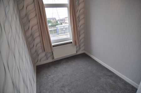 3 bed Terraced - To Let - Photo 3