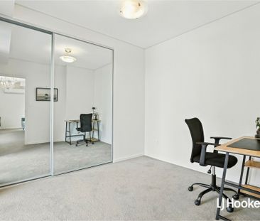 Beautiful 2 Bedroom Apartment with Dual Balconies - Photo 2