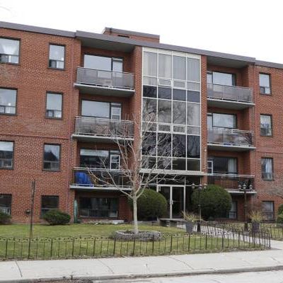 Rent $2675 -2 bedroom apartment. Yonge-Eglinton. Close to subway - Photo 1