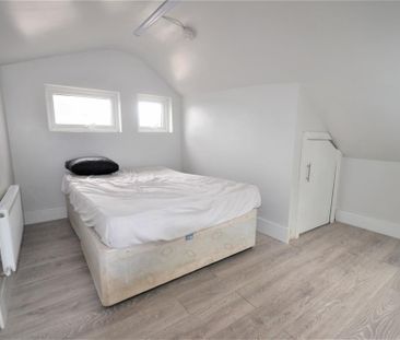 4 bedroom flat to rent - Photo 3