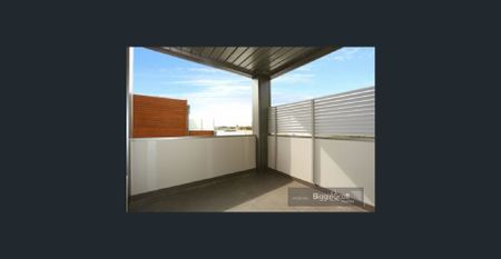 Modern Two-Bedroom Apartment Moments from Bridge Road - Photo 3