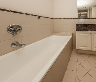 Sophisticated Partly Furnished Apartment with Parkside Views & Reso... - Photo 3