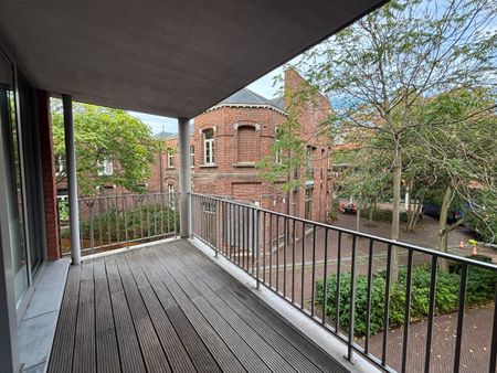 Ruim 3 slpk-appartement met staanplaats in centrum Genk. - Foto 2