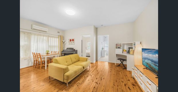 Generously proportioned located in a prime lifestyle address - Photo 1