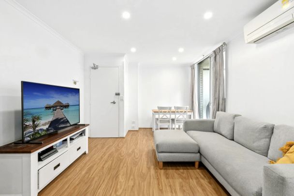 Light-Filled Apartment in a Prime Lifestyle Location - Photo 1