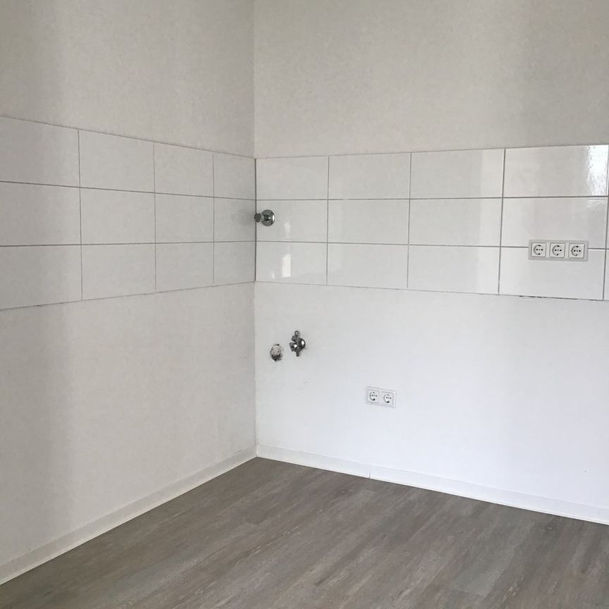 Modernisierte 2-Zimmer-Wohnung mit Balkon! - Foto 1