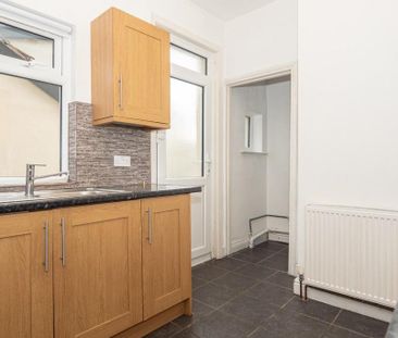 3 bedroom semi-detached house to rent - Photo 5