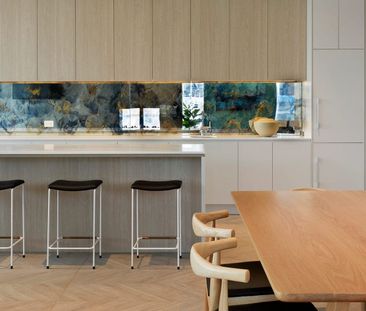 Luxury High-Floor Apartment with Stunning City Views - Photo 6