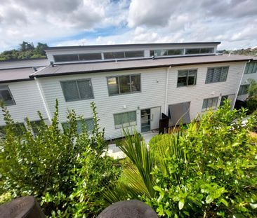 Modern Family Home - Photo 3