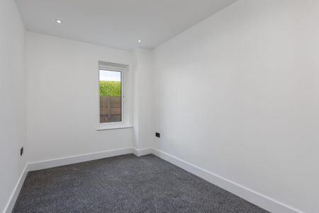 5 bedroom detached house to rent - Photo 2