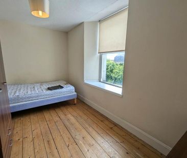 3 bedroom flat to rent - Photo 5