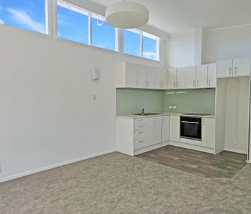 Onehunga - 3 bedroom - Photo 2