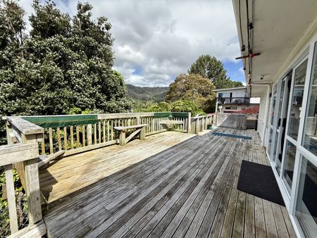 17 Amundsen Grove, Stokes Valley - Photo 3