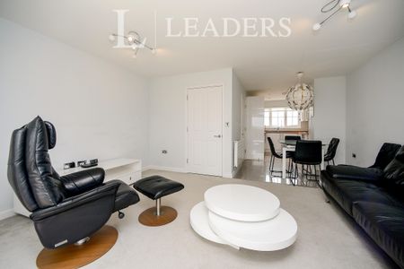 3 bedroom house to rent Friars Close, Peacehaven, East Sussex, BN10 - Photo 2