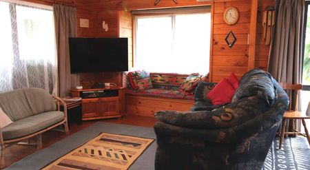 Beach house on Puka - Photo 2