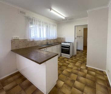 Comfortable Two-Bedroom Home in Convenient Location - Photo 5