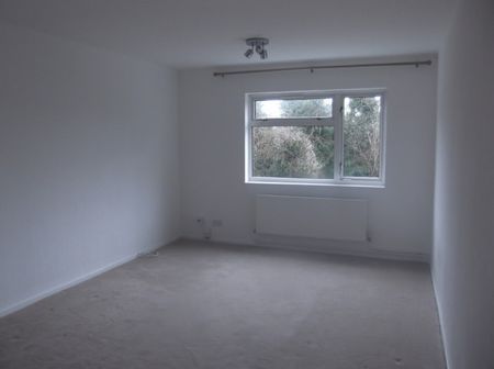 2 bedroom Apartment - Yarmouth Road, Stevenage - Photo 2