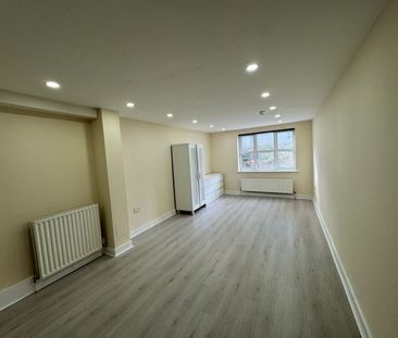 Studio Flat, Hanworth Road, TW3 - Photo 4
