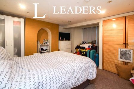 5 bedroom terraced house to rent - Photo 2