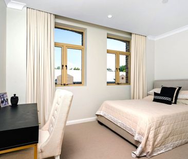 Renovated North Facing Apartment in Famed Warehouse Conversion - Photo 1