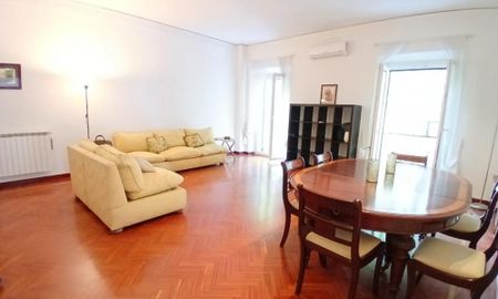 Parioli: Luminous 2 bedroom , double living room, kitchen, bathroom and balcony, air conditioning, bright, wooden floors and with doorman. Ref 2209 - Foto 2