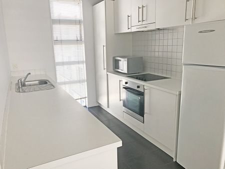 Large and sunny apartment north facing apartment - Photo 3