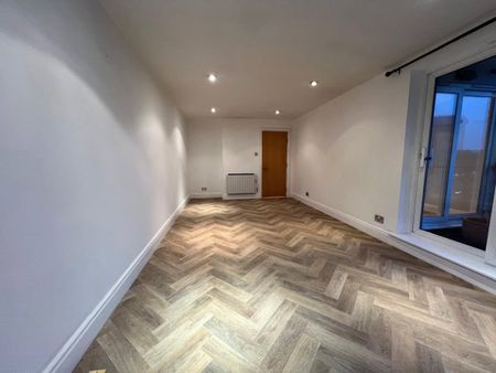 Smugglers Way, London, SW18 - Photo 4