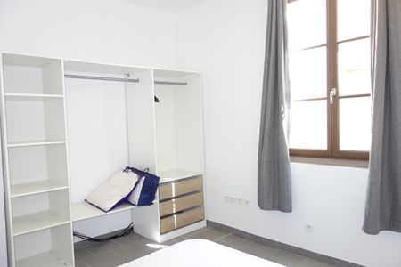 Location - Appartement T2 meublé de 46 m² - Centre ville/Ecusson - Photo 5