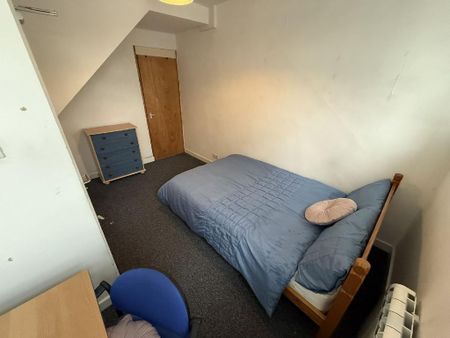 1 bedroom in a house share to rent - Photo 4
