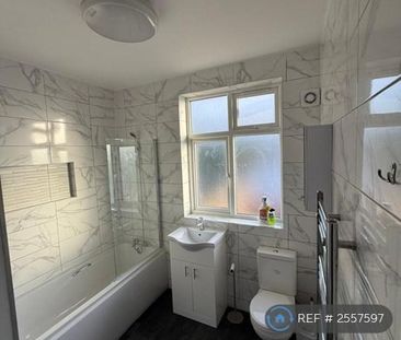 1 bedroom in a house share to rent - Photo 6