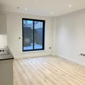 148 Singapore Road West Ealing, W13 - Photo 2