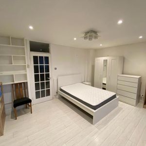 Bright double room with private balcony. - Photo 2