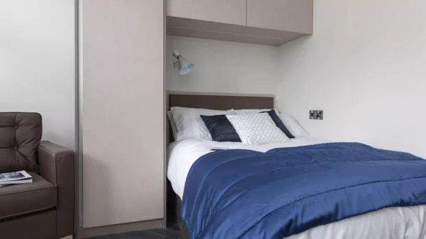 Compact Studio Apartment - Photo 1