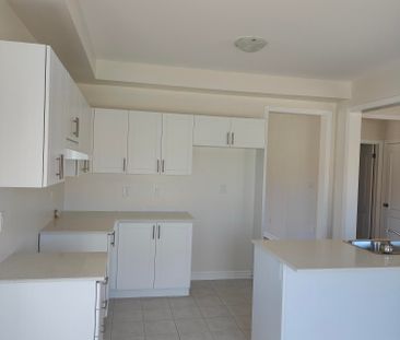 For Lease - 6 Fenn Crescent, New Tecumseth, Ontario - Photo 5