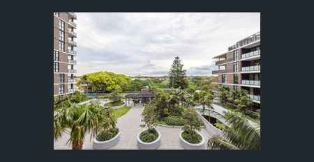 Oversized designer home with study in village setting - Photo 3