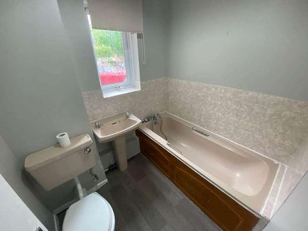 Eeklo Place Newbury, RG14 - Photo 2