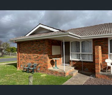 1/52 Hastings Street, Wendouree, Vic 3355 - Photo 6
