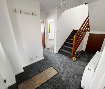 3 bedroom link detached house to rent - Photo 4