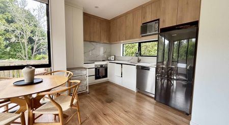 Modern, Fully Furnished Home - Light, Stylish & Easy Living - Photo 3