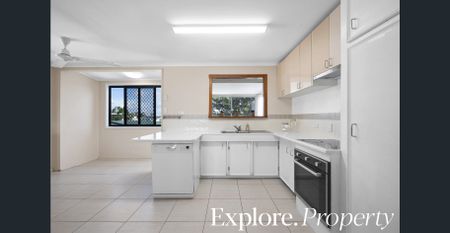 Family home in Ooralea with Pool! - Photo 2