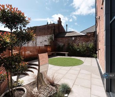 2 bedroom penthouse to rent - Photo 4