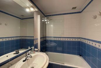 Apartamento primera planta sin amueblar, 3 dormitorios, parking, al lado del mar, El Molinar.