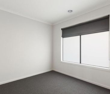 LUXURY THREE BEDROOM TOWNHOUSE - Photo 1