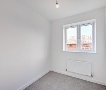 3 bedroom semi-detached house to rent - Photo 5