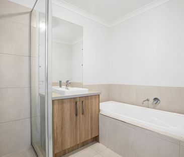 22 Merindah Boulevard, Deanside VIC 3336 - Townhouse For Rent | Domain - Photo 5