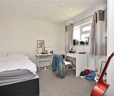 Blackwell Avenue, Guildford, Surrey, GU2 8LU - Photo 5
