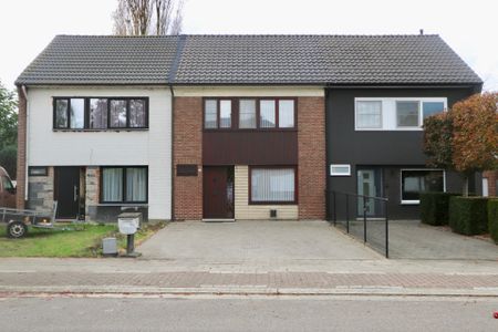 Gesloten bebouwing met 2 slaapkamers, terras en tuin. - Foto 2