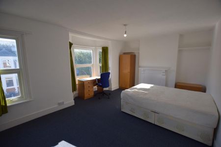 4 bedroom terraced house to rent - Photo 5